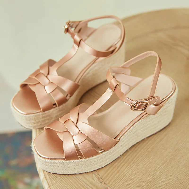 Round-Toe Wedge (Gillian)