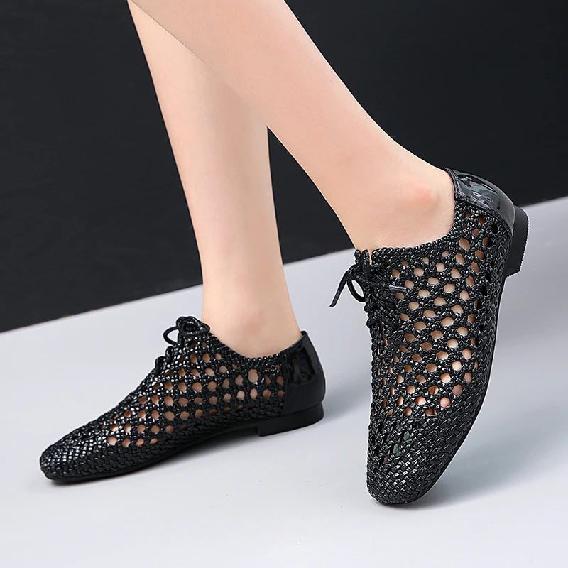 Square-Toe Lace-up (Quinn)