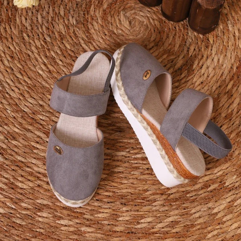 Round-Toe Wedge (Roma)