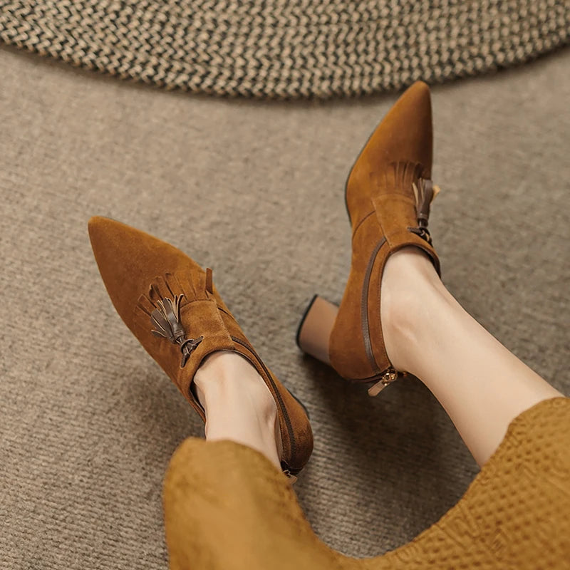 Pointed-Toe Heel (Livvy)