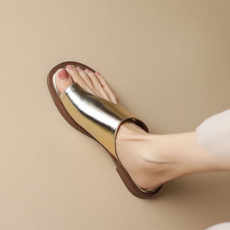 Round-Toe Sandal (Sienna)