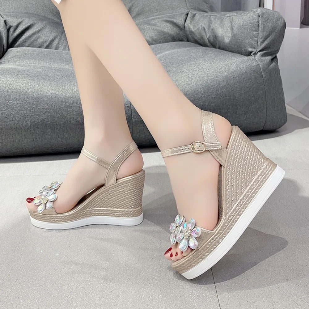 Round-Toe Wedge (Lia)