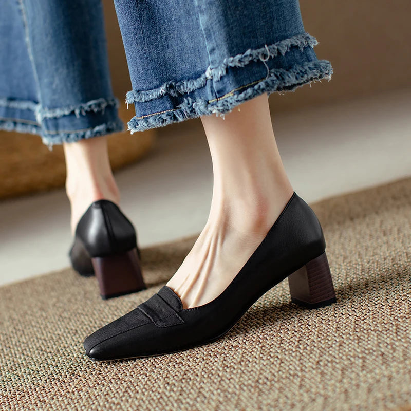 Square-Toe Heel (Qalia)