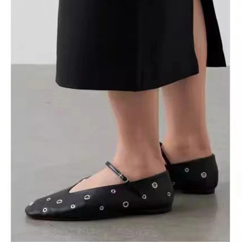 Round-Toe Flat (Yvette)