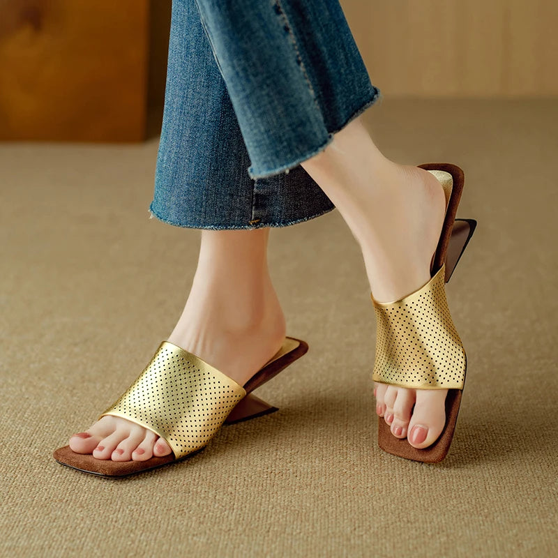 Square-Toe Heel (Nerina)