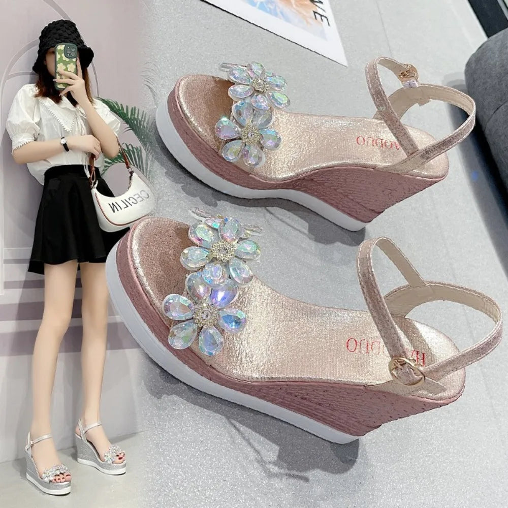 Round-Toe Wedge (Lia)