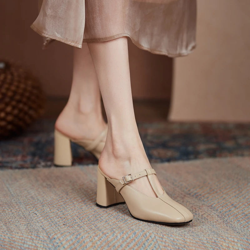 Pointed-Toe Heel (Geneva)