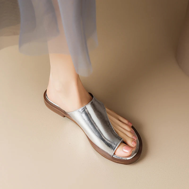 Round-Toe Sandal (Sienna)