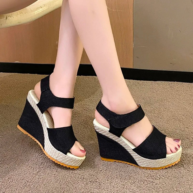 Round-Toe Wedge (Jewel)