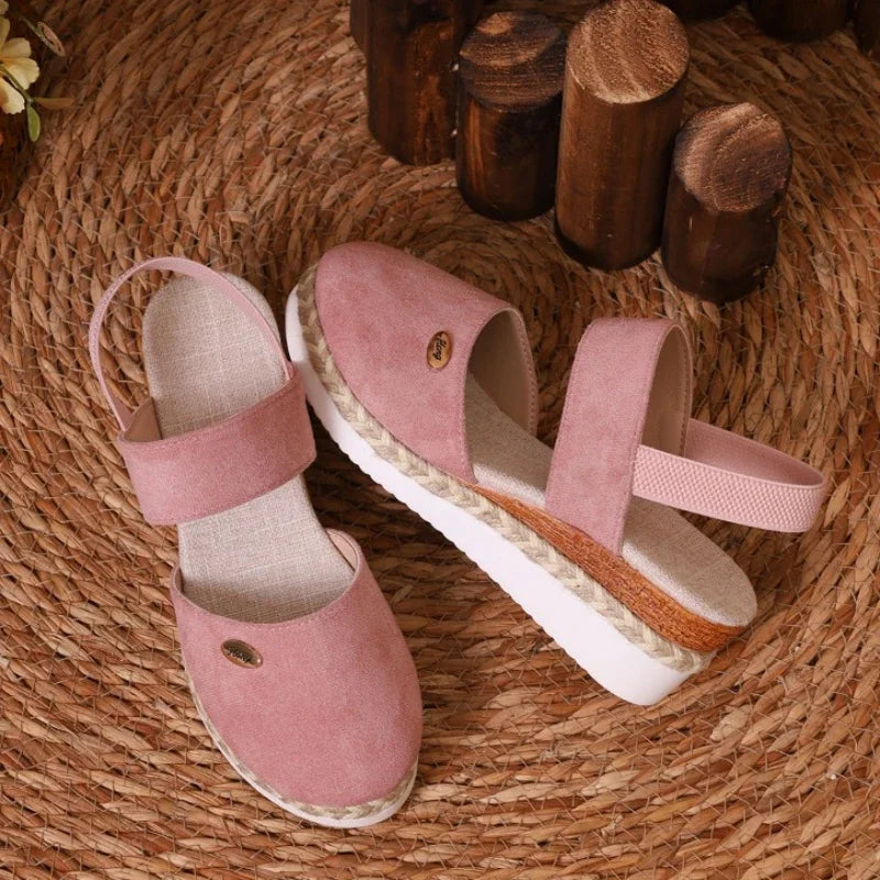 Round-Toe Wedge (Roma)