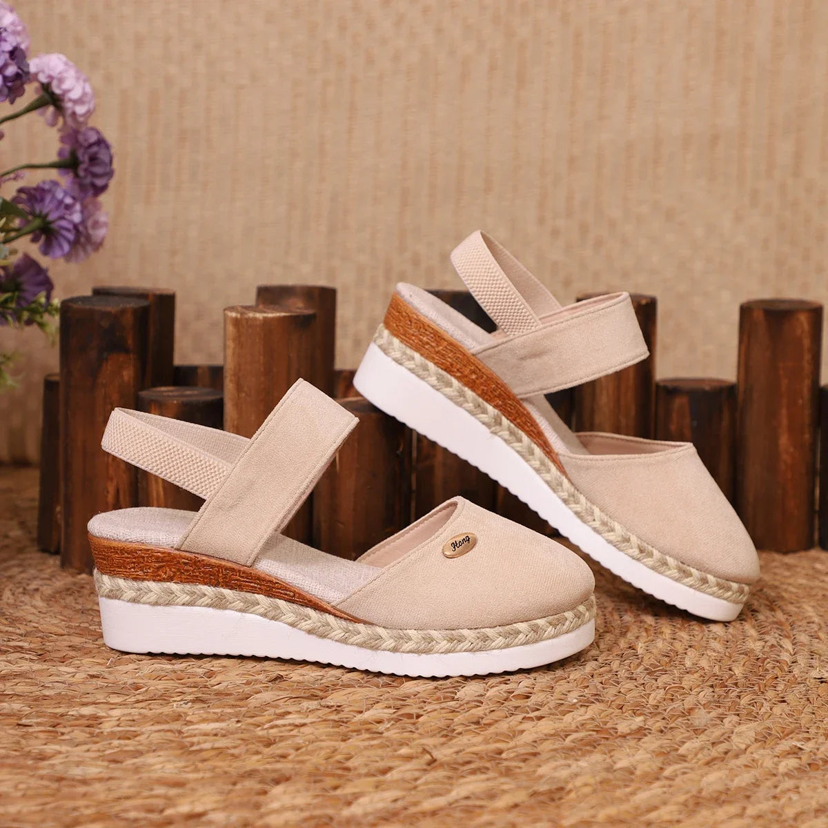 Round-Toe Wedge (Roma)