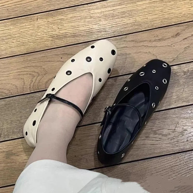 Round-Toe Flat (Yvette)
