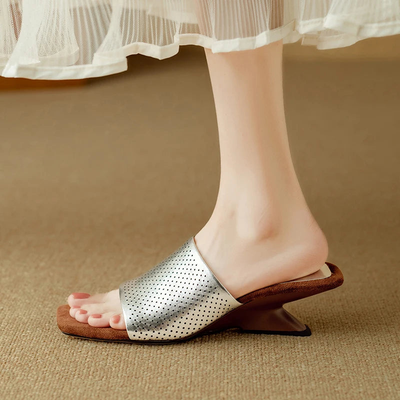 Square-Toe Heel (Nerina)