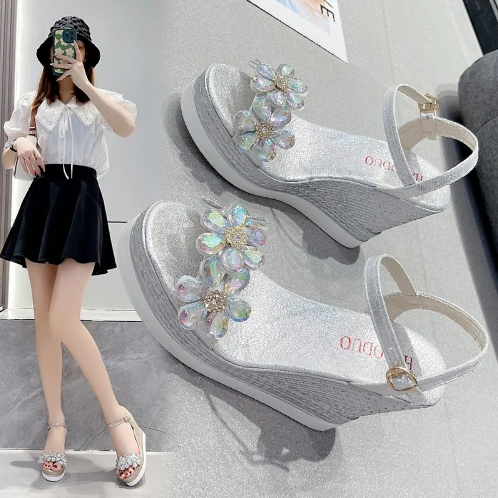 Round-Toe Wedge (Lia)