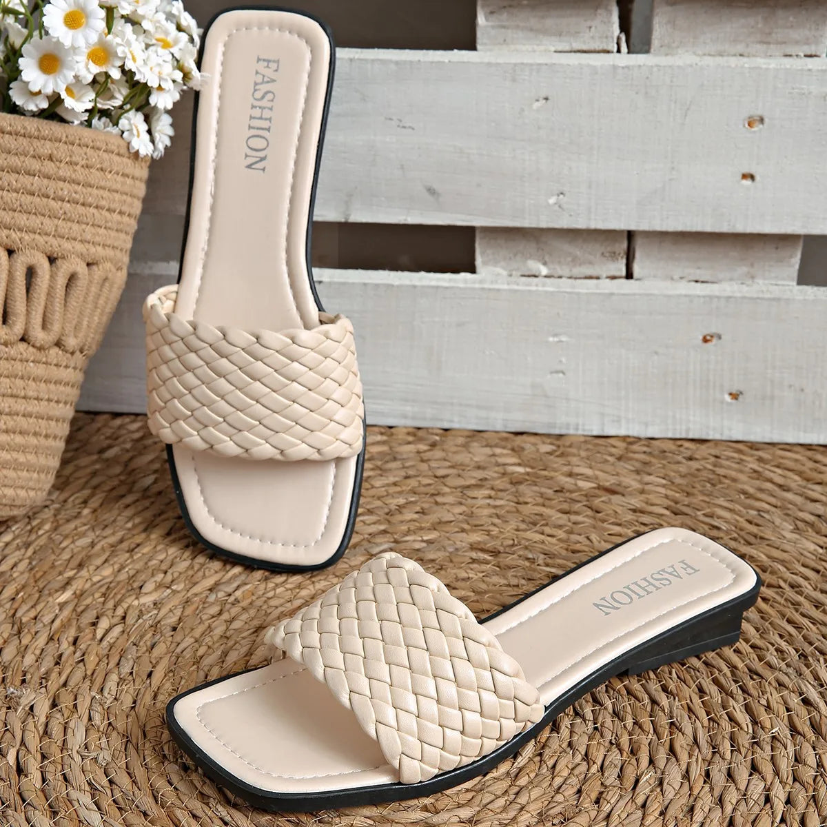 Square-Toe Sandal (Hana)