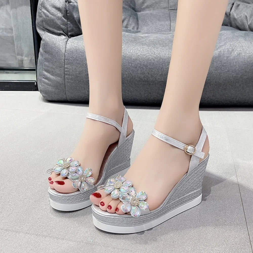 Round-Toe Wedge (Lia)