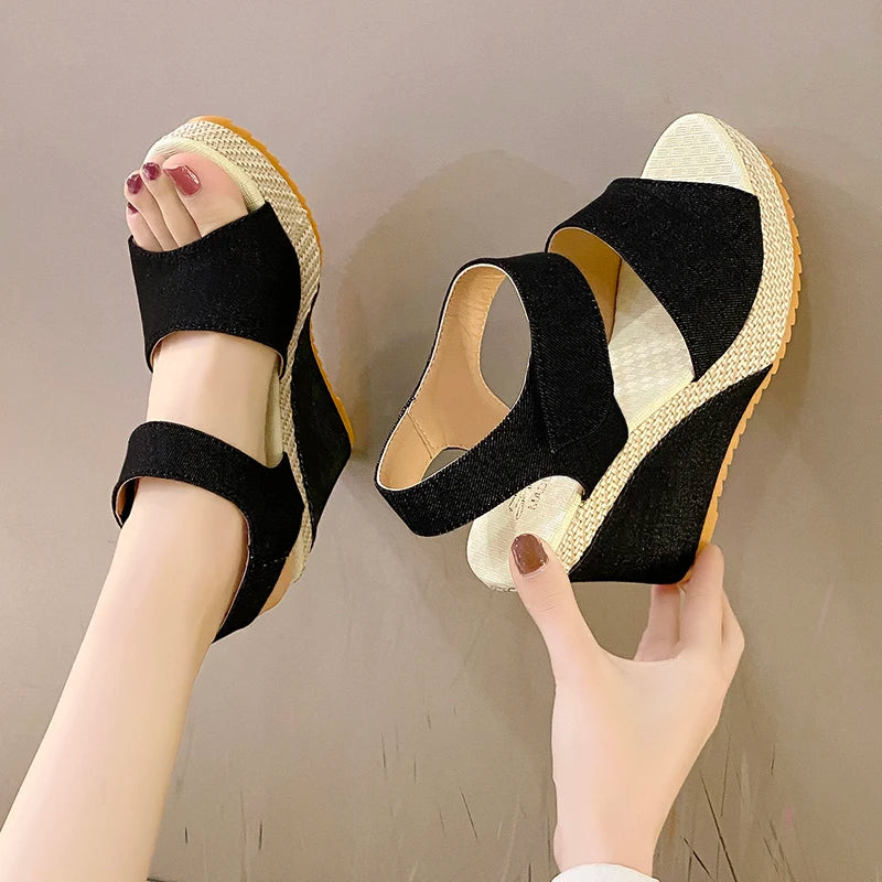 Round-Toe Wedge (Jewel)