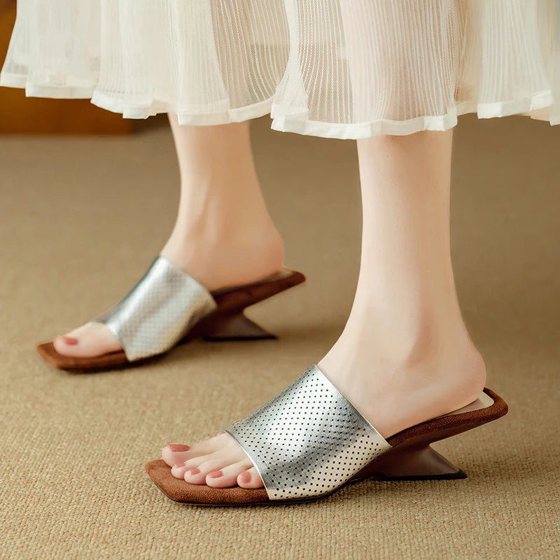 Square-Toe Heel (Nerina)