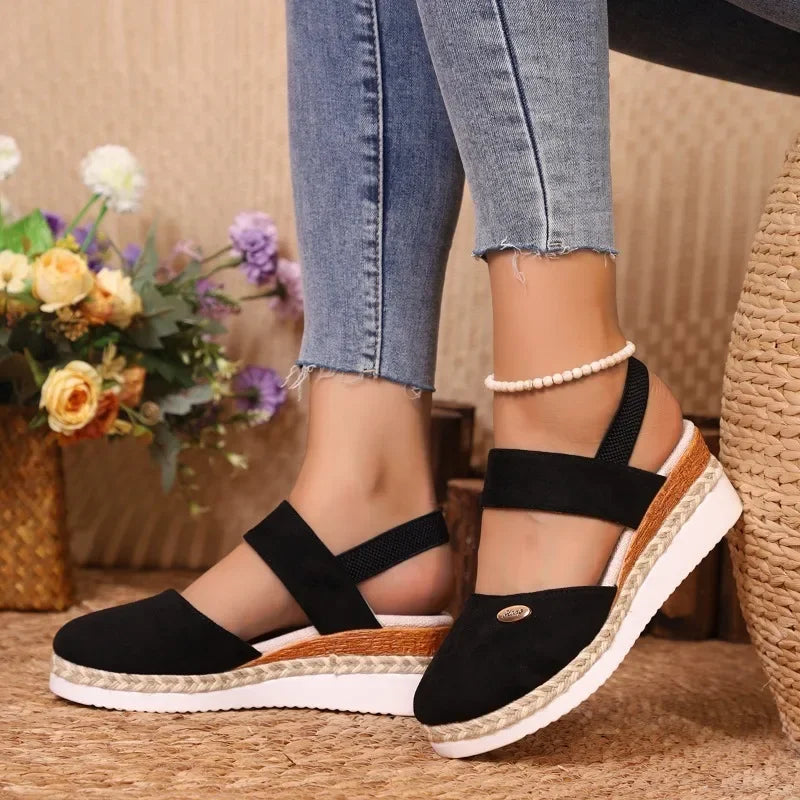 Round-Toe Wedge (Roma)