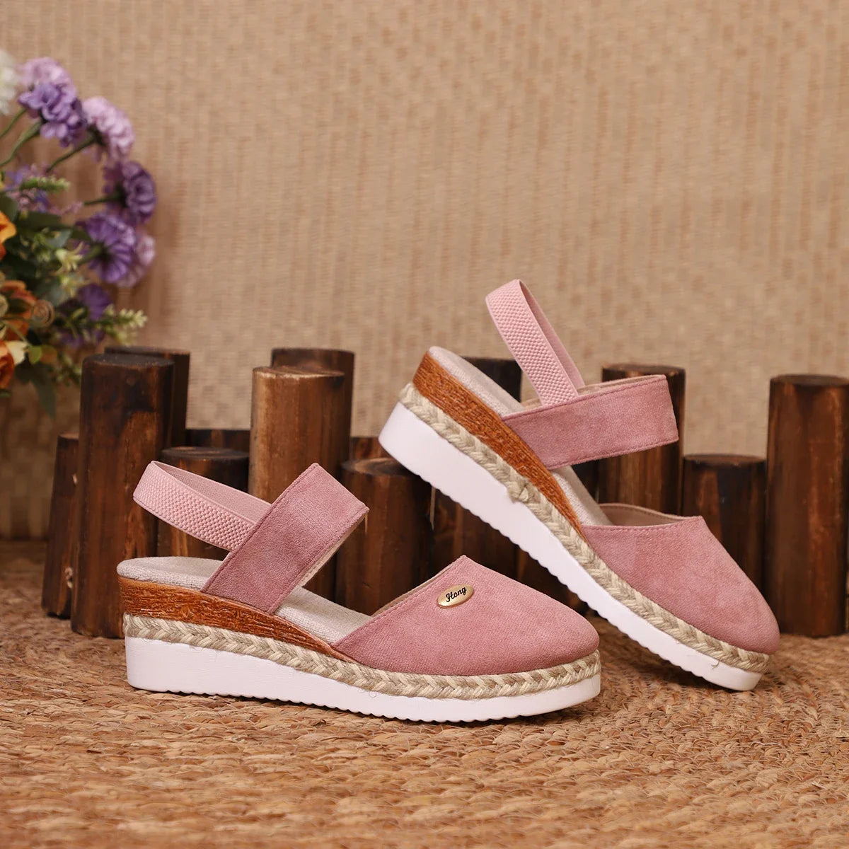 Round-Toe Wedge (Roma)