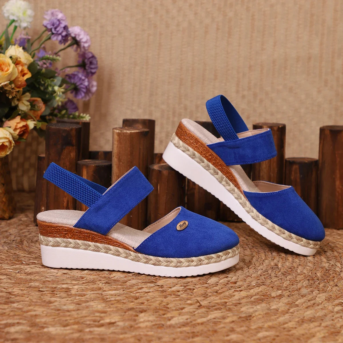 Round-Toe Wedge (Roma)
