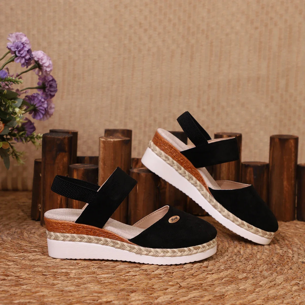 Round-Toe Wedge (Roma)