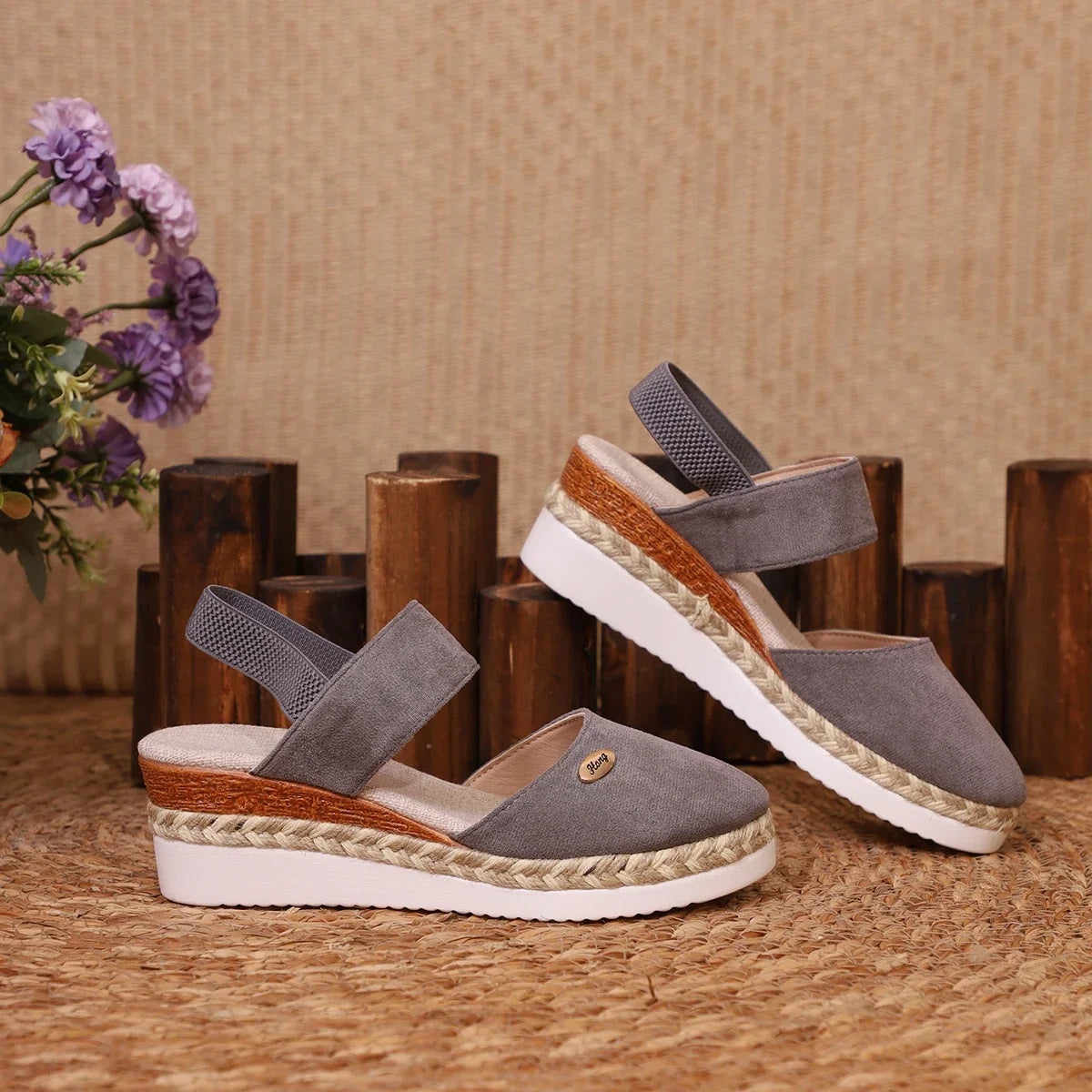 Round-Toe Wedge (Roma)