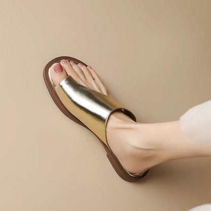 Round-Toe Sandal (Sienna)