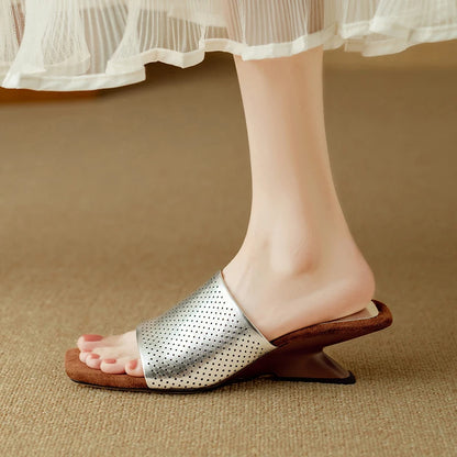 Square-Toe Heel (Nerina)